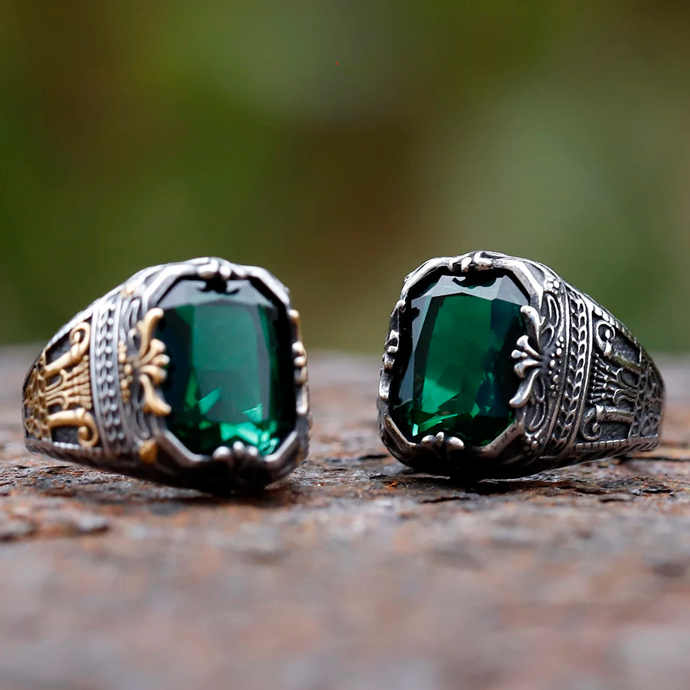 Crown ring with green stone – view 3
