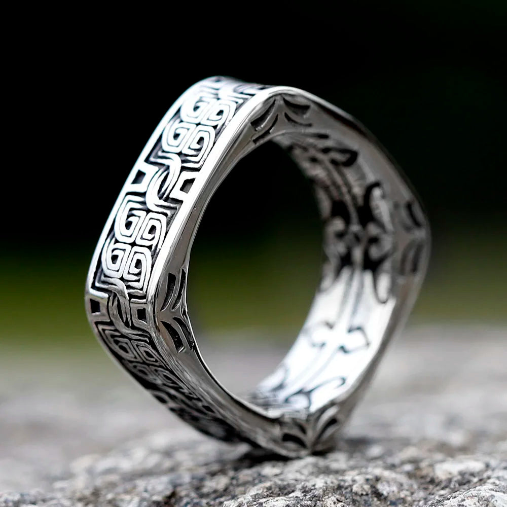 Square Celtic knot ring – view 3