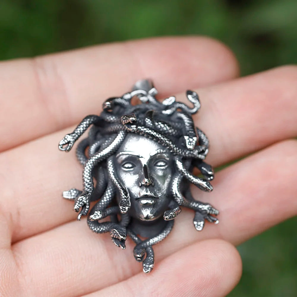 Medusa pendant necklace – view 4