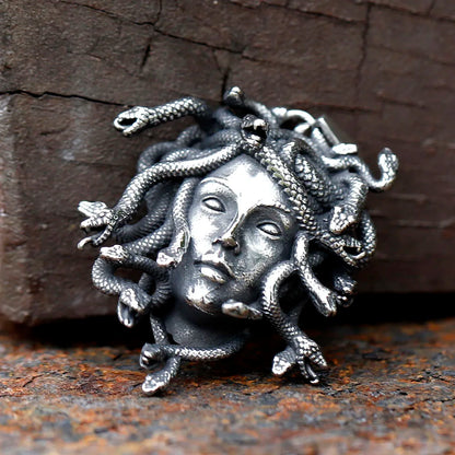 Medusa pendant necklace – view 3