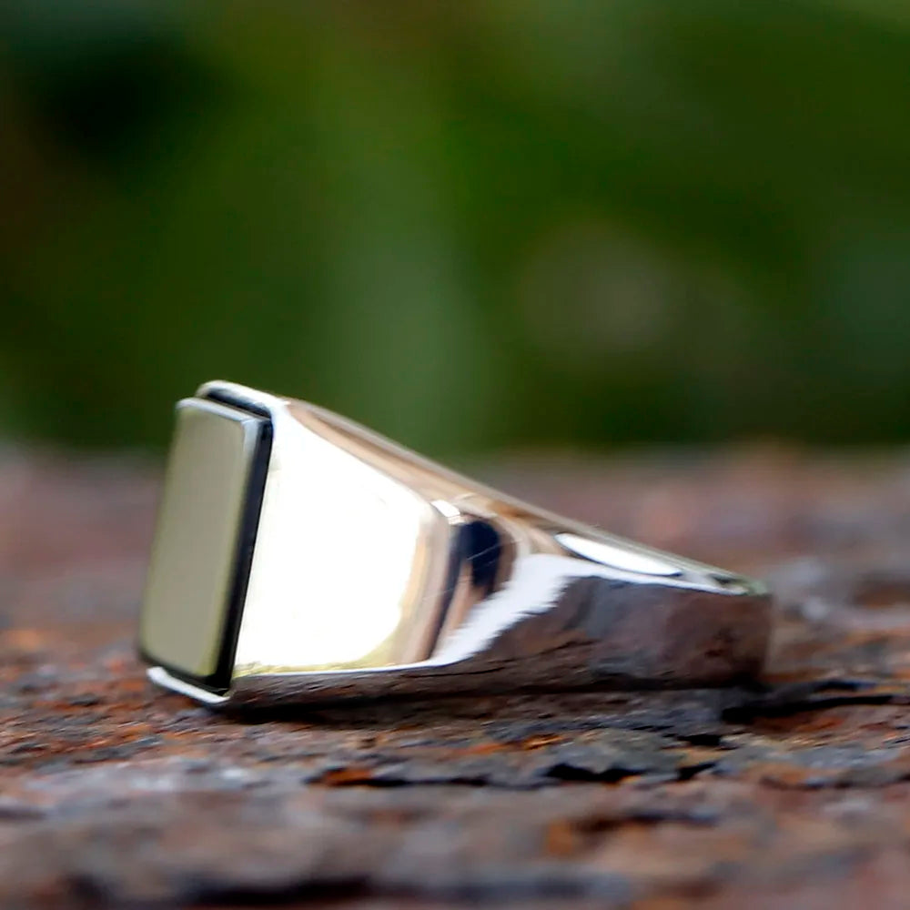 Faceted black stone ring – view 3